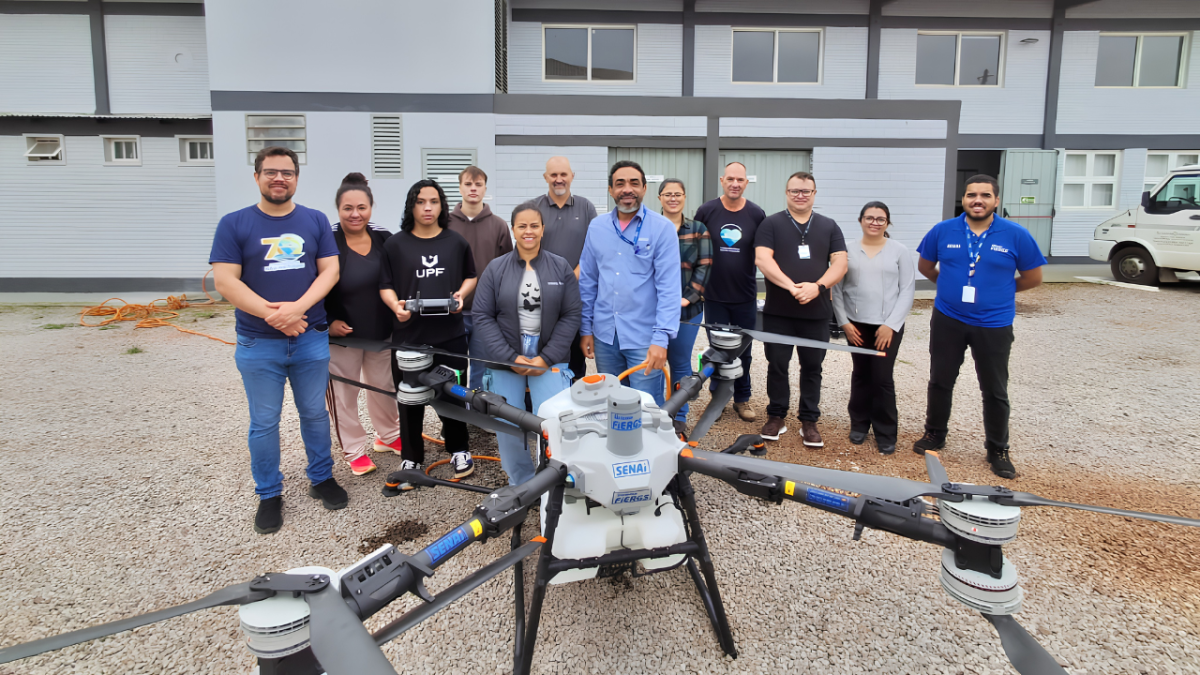 Primeira turma de pilotagem de drone conclui curso