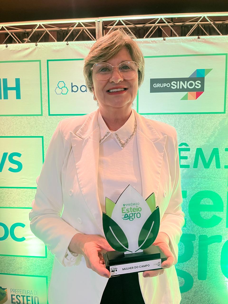 Teodora Lütkemeyer recebe Prêmio Esteio do Agro
