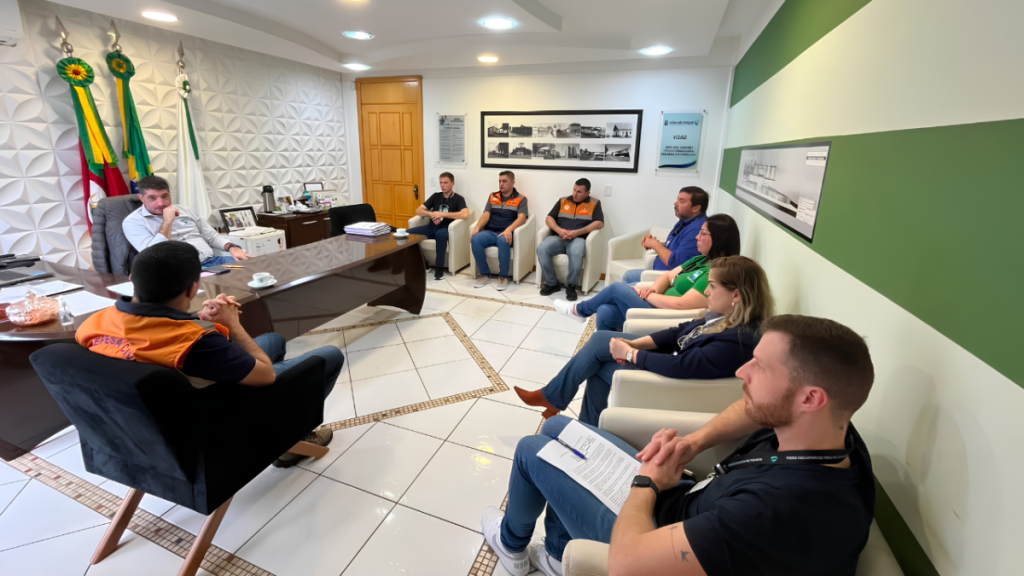 Prefeito recebe coordenador da Defesa Civil Estadual