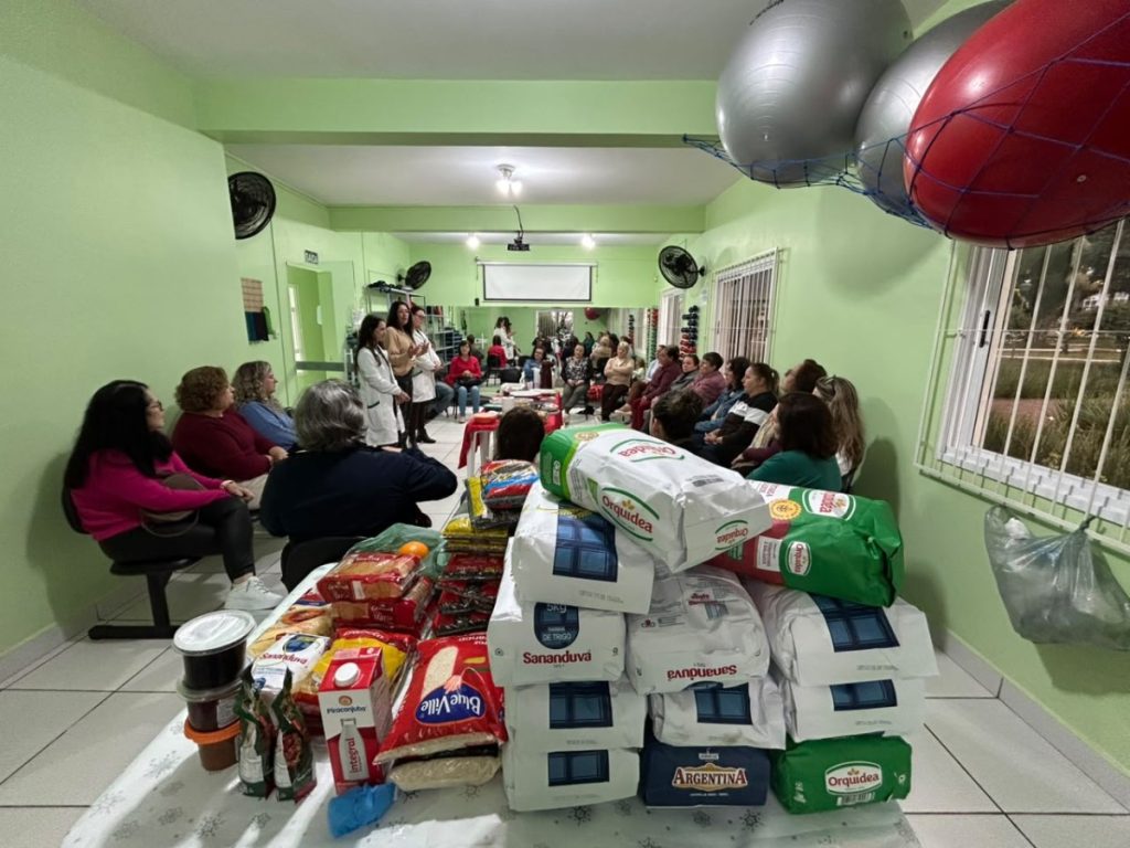 Grupo doa 106 kg de alimentos após reeducação