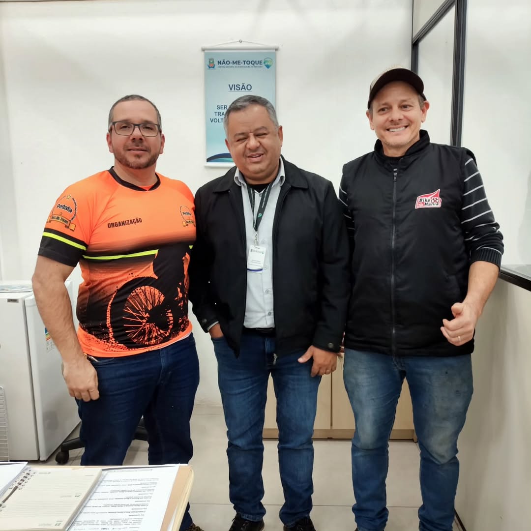 Na tarde desta terça feira, 26, os coordenadores do Grupo de ciclismo Pedala Não-Me-Toque, Nilton Scalco e Arnoldo Mattg.
